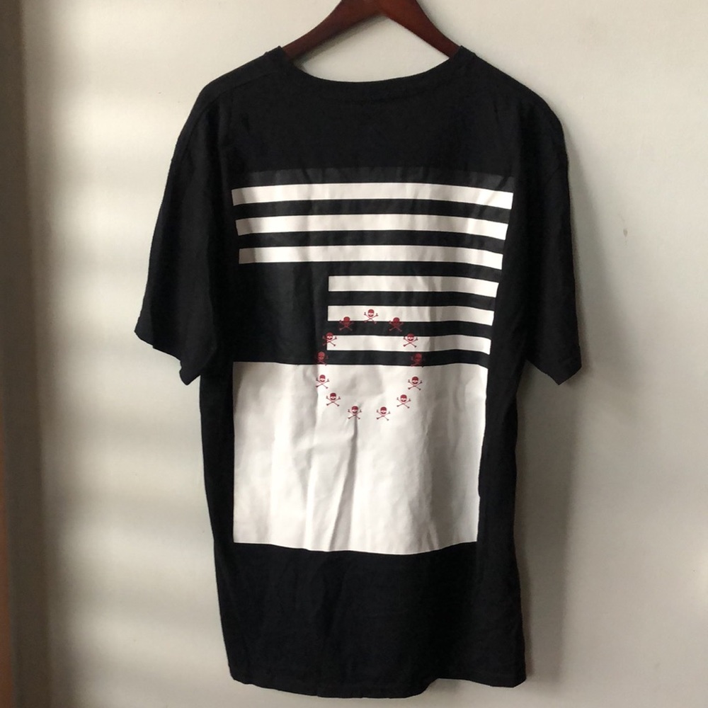 Black scale T shirt